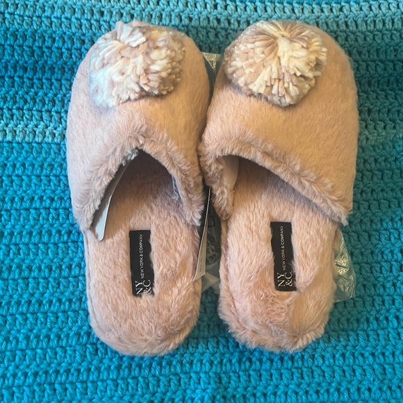 Slippers - Picture 2 of 3